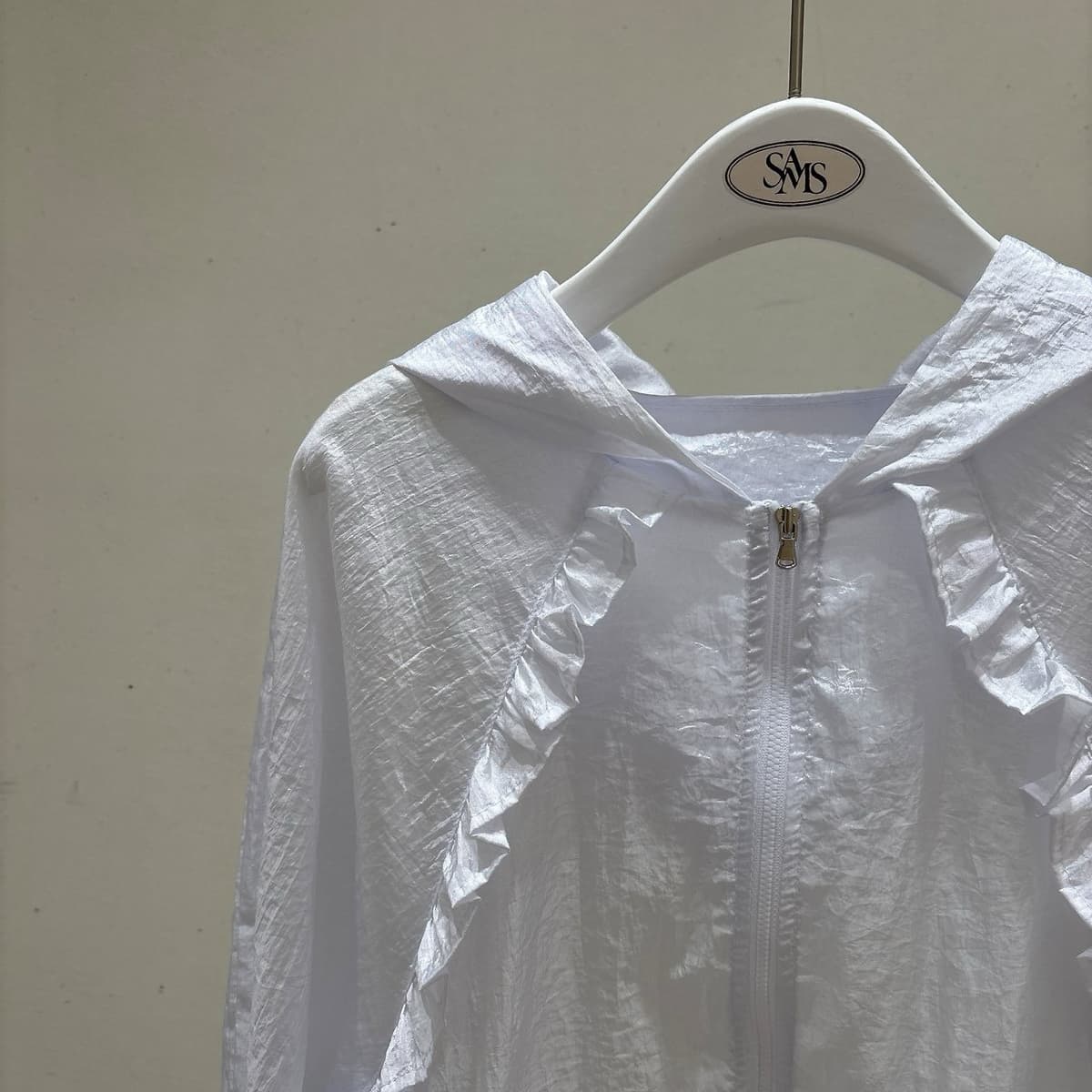 Glo Jumper Frill-point Hooded Zip-up Windbreaker - 이미지 14