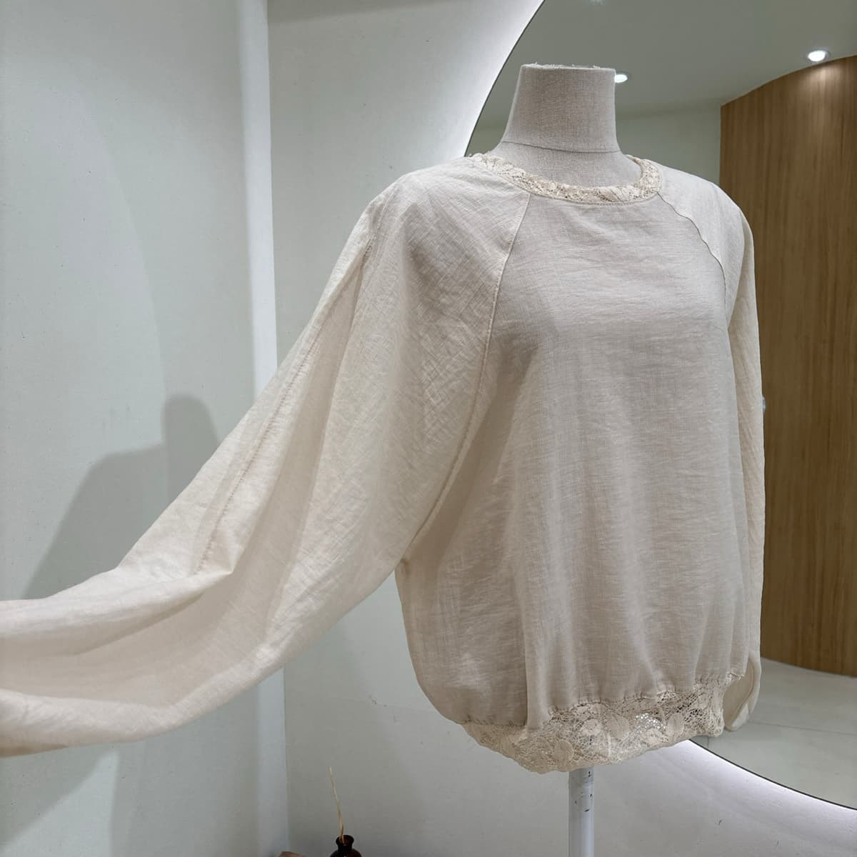 Lace Rib MTM)))) Lace Contrast Raglan Long Sleeve Blouse - 이미지 11