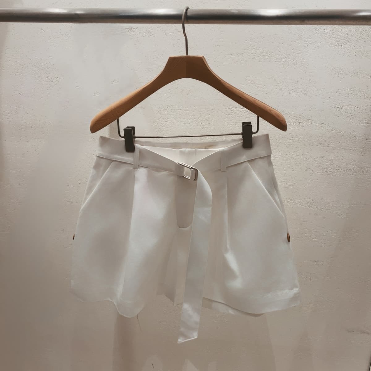 High-waisted pintuck roll-up cotton shorts - 이미지 9