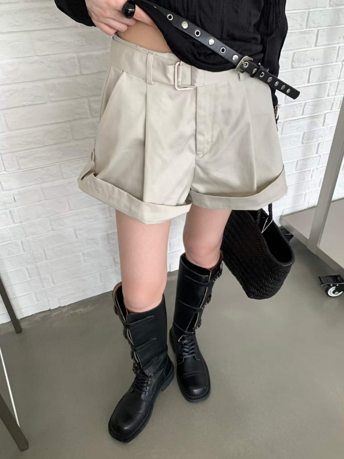 High-waisted pintuck roll-up cotton shorts - 이미지 1