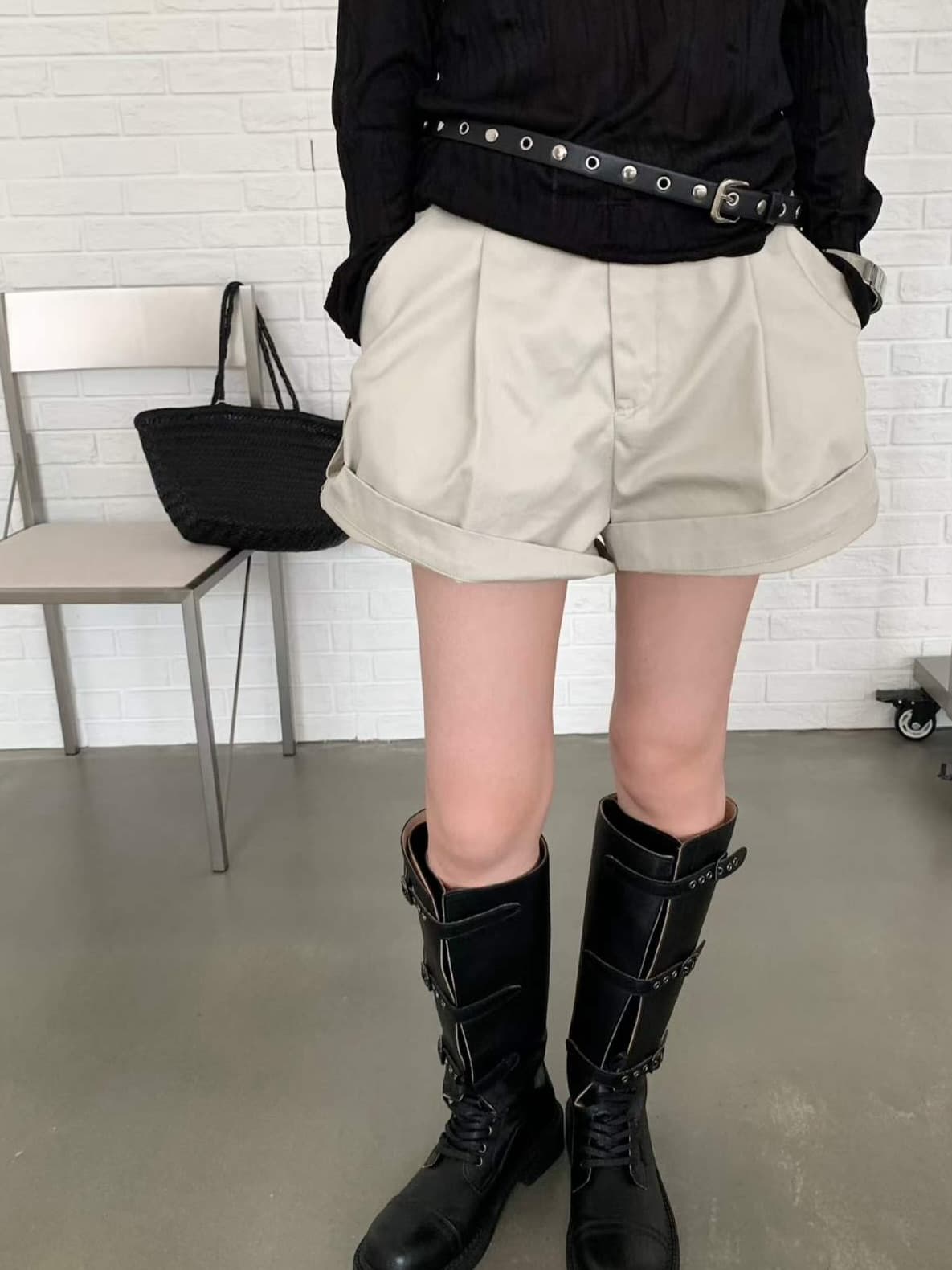 High-waisted pintuck roll-up cotton shorts - 이미지 4