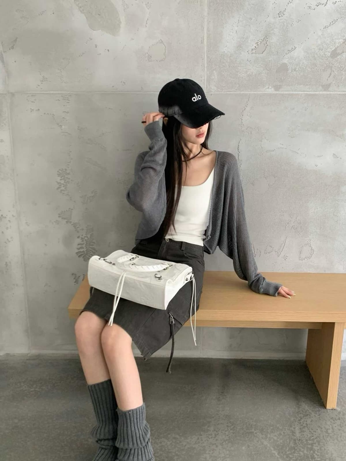 See-through ribbed V-neck cropped cardigan - 이미지 5