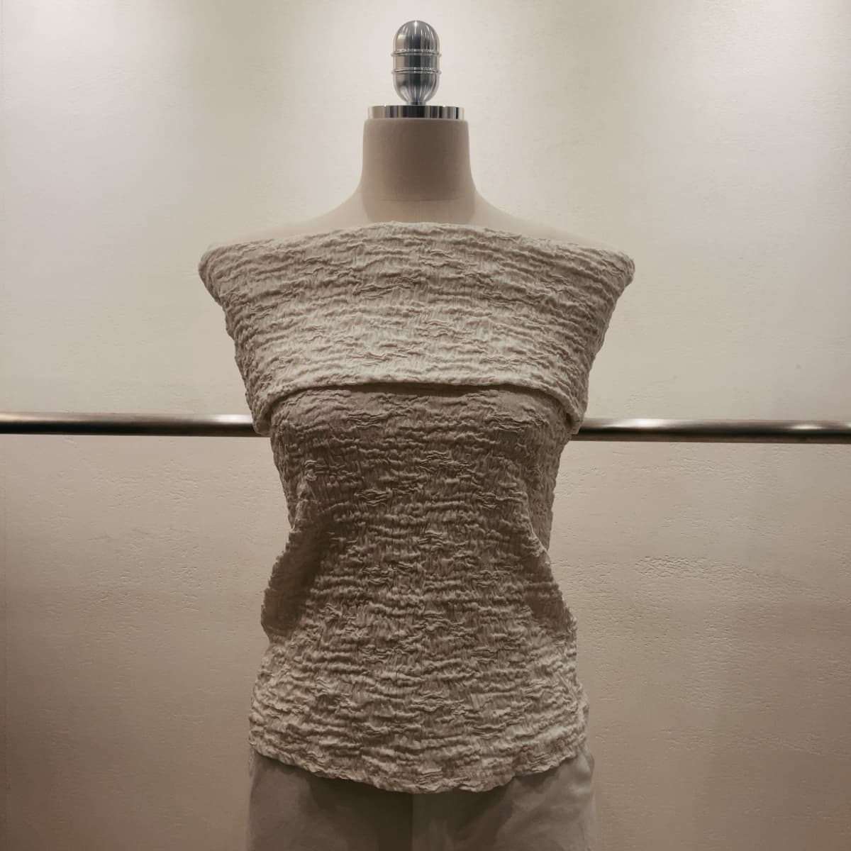 Off-shoulder wrinkle slim short-sleeve top - 이미지 10