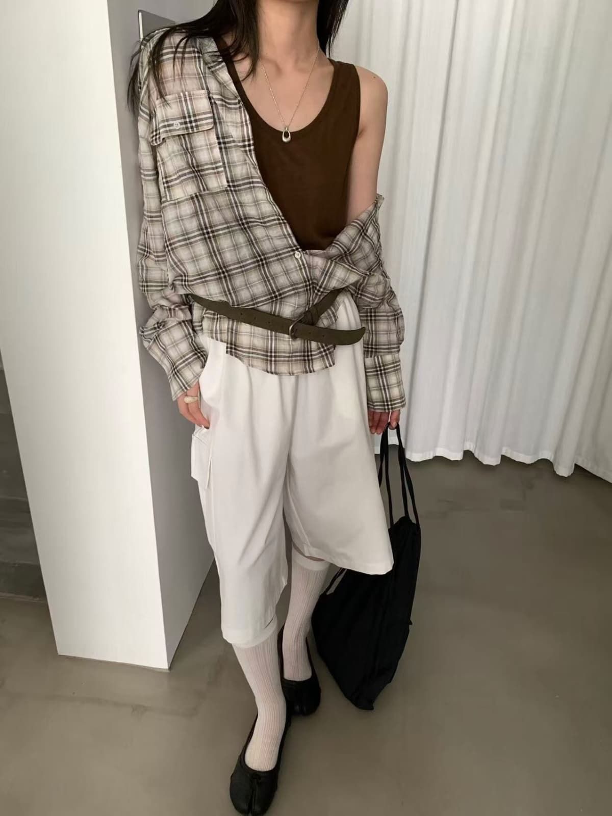 Beige check oversized pocket shirt - 이미지 3
