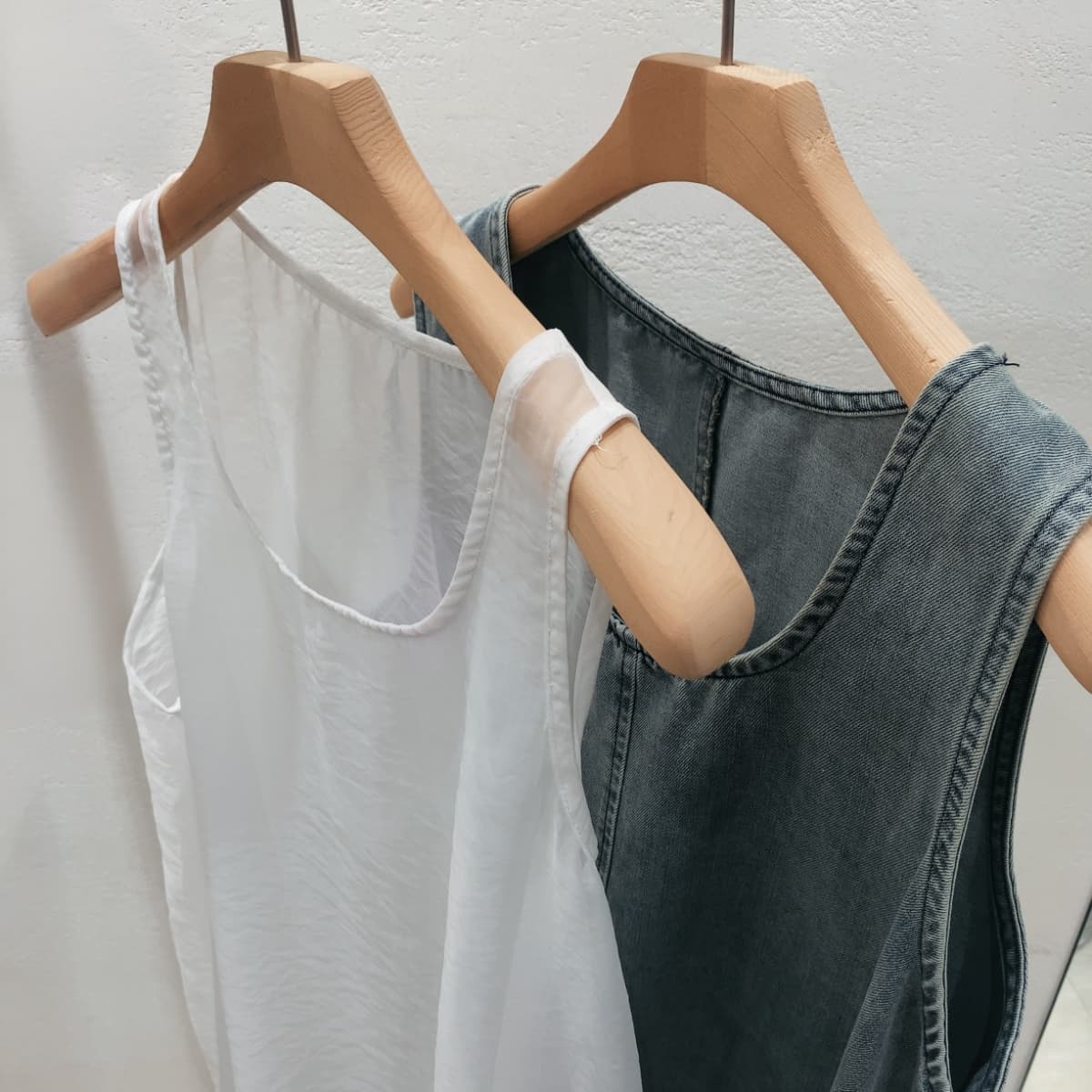 Lace-layered denim sleeveless mini dress - 이미지 9