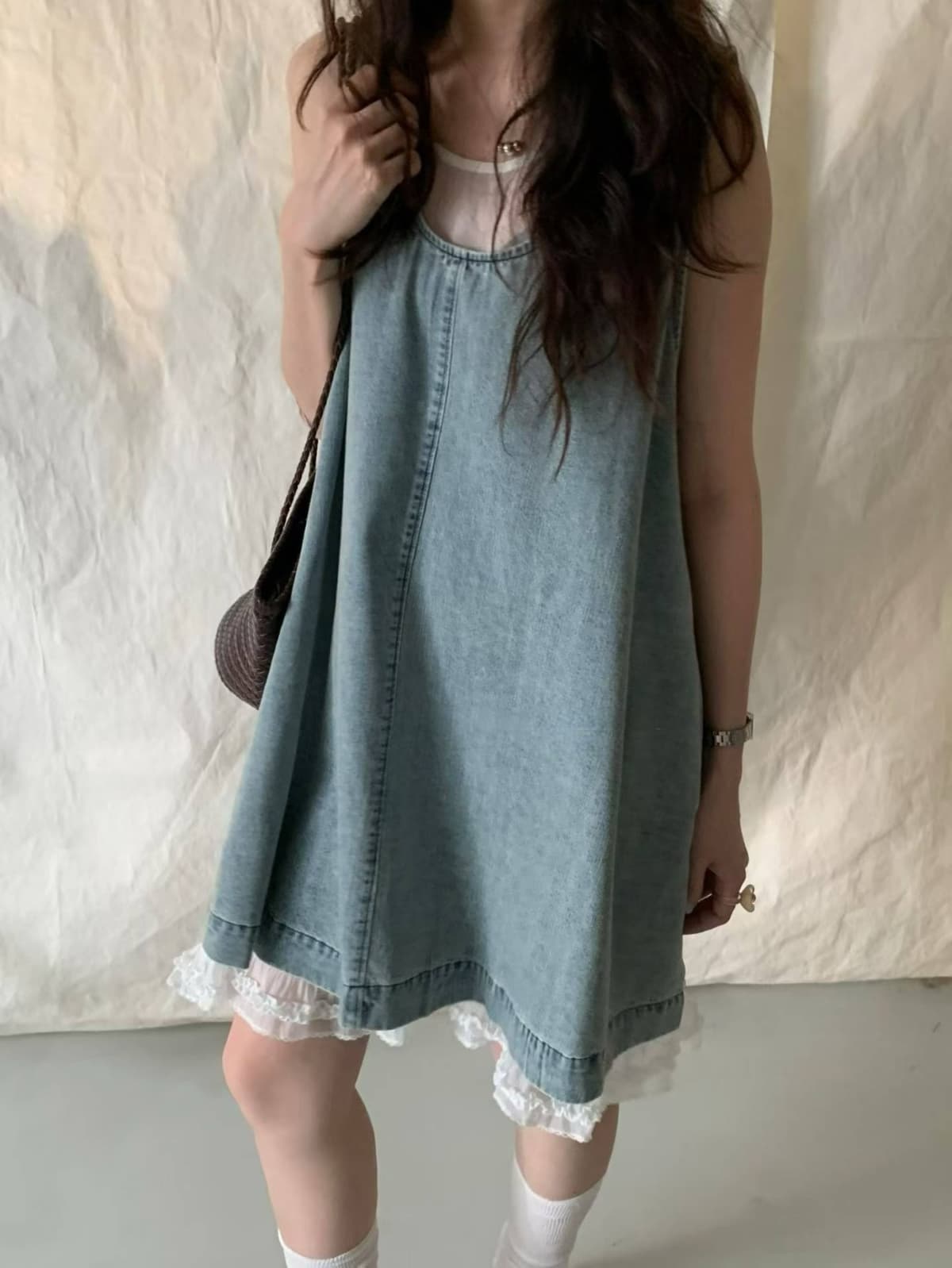 Lace-layered denim sleeveless mini dress - 이미지 3