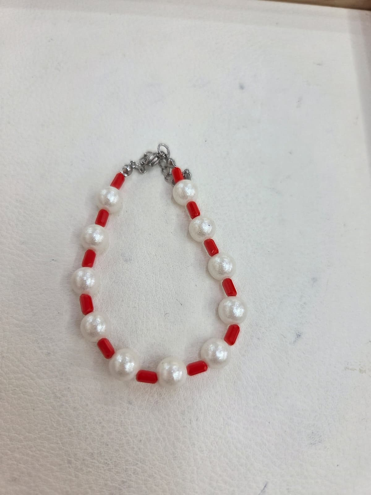 8mm Shiny Pearl + Glass Surgical Steel Embellishment Bracelet - 이미지 1