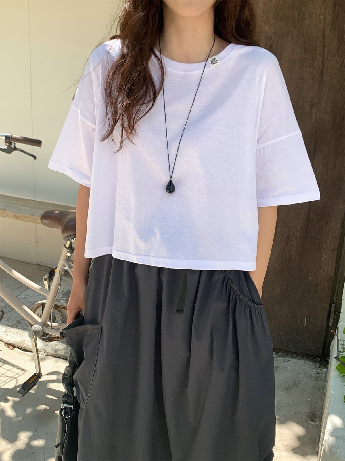 Label Crop Top (Boxy fit, daily look, loose fit, point label, effortless chic) - 이미지 2