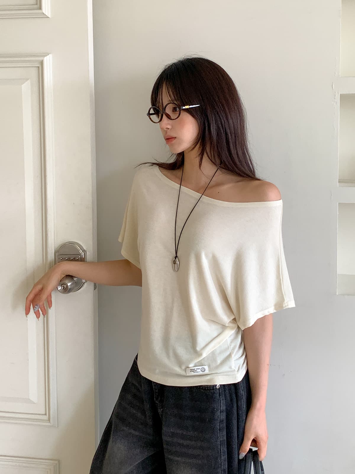 Bright Shoulder T-shirt (Summer T-shirt, Delicate Fit, Shoulder Neck, Flowy Spandex) - 이미지 3