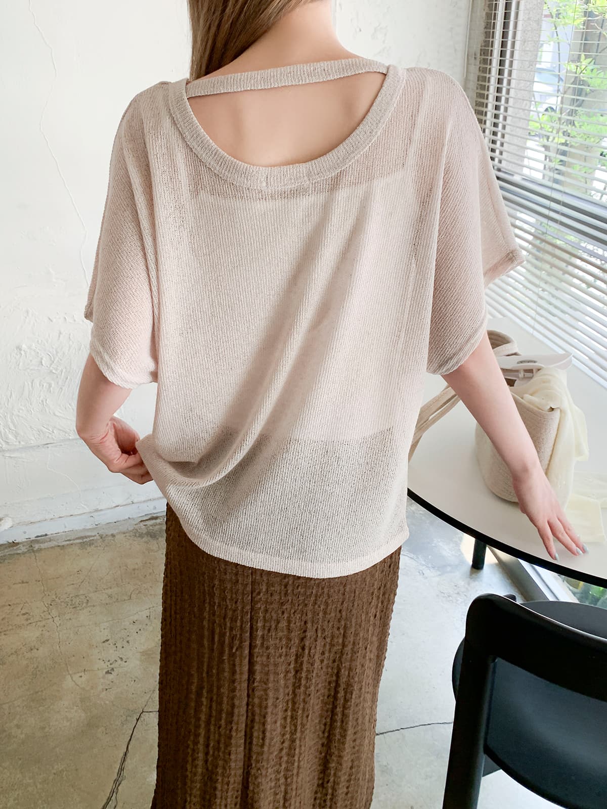 Linen Back Slit T-shirt (Short Sleeve Knit Diagonal See-through Semi-Loose Fit) - 이미지 6