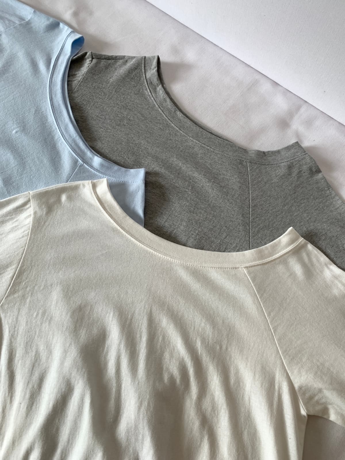 One-shoulder sleeve t-shirt - 이미지 10