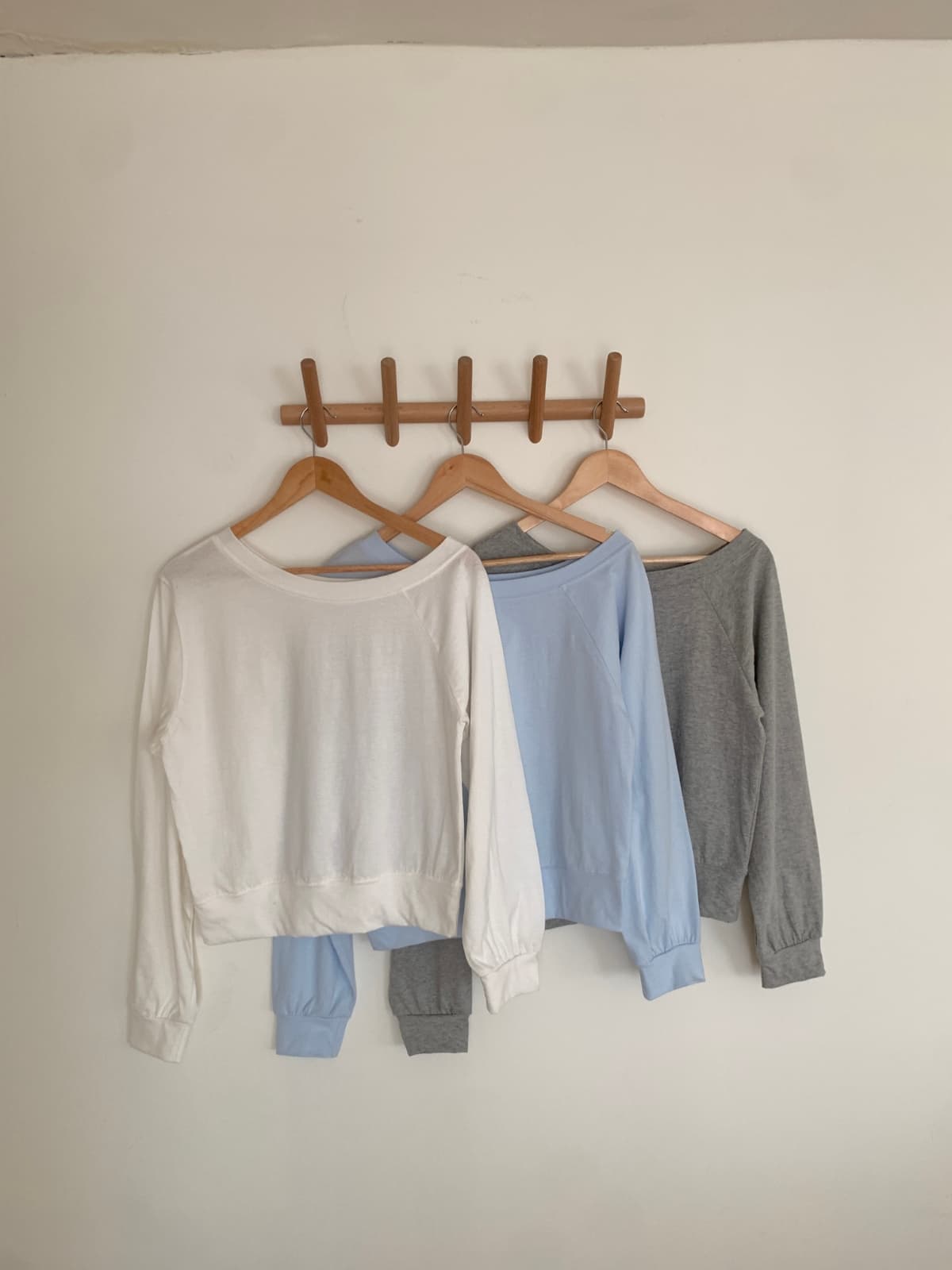 One-shoulder sleeve t-shirt - 이미지 11
