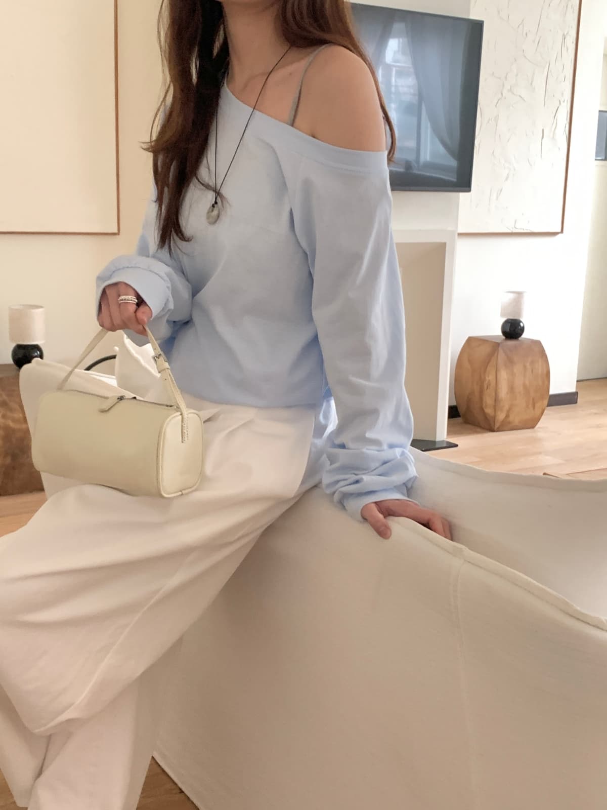One-shoulder sleeve t-shirt - 이미지 6
