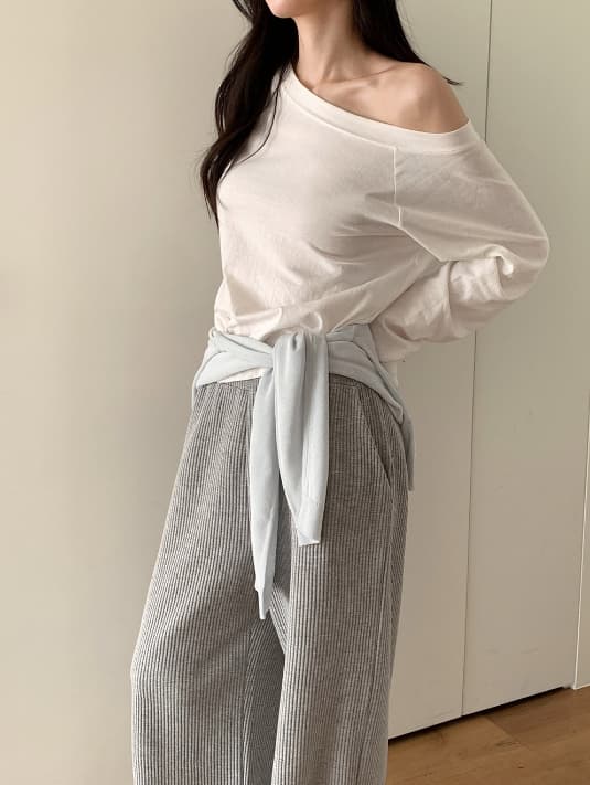 One-shoulder sleeve t-shirt - 이미지 1