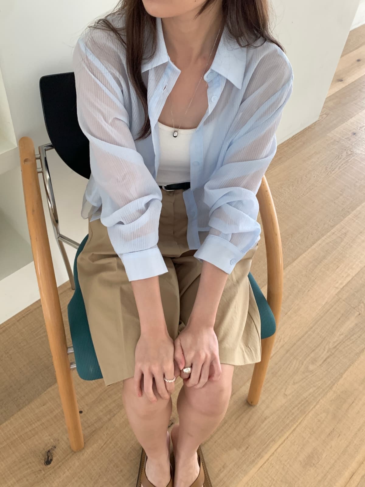 See-through layered crop shirt - 이미지 2