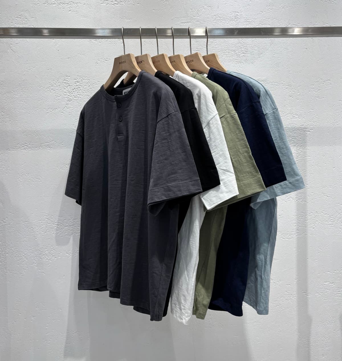 Short-sleeve Henley neck tee - 이미지 4