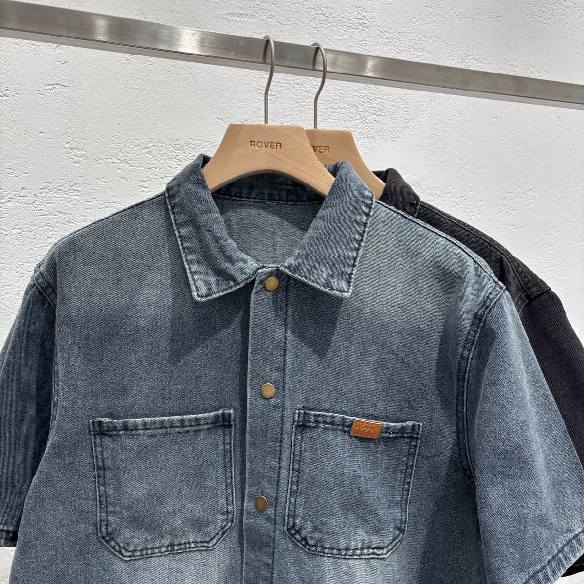 Patch denim washed short-sleeve shirt - 이미지 2