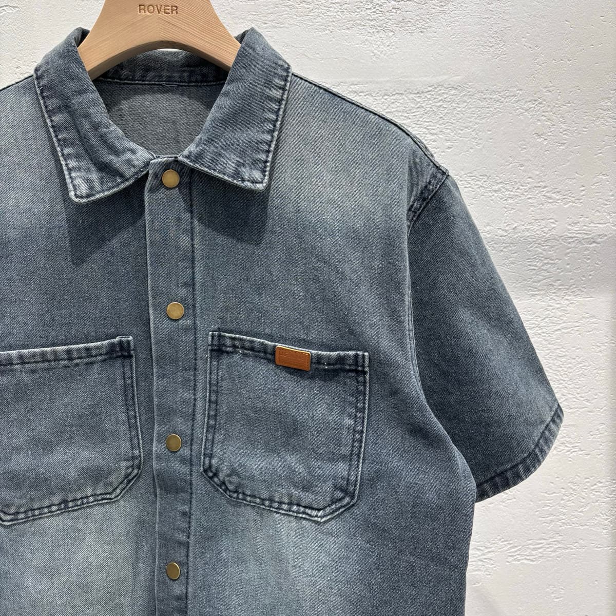 Patch denim washed short-sleeve shirt - 이미지 7