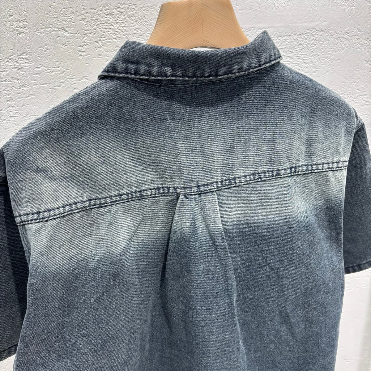 Patch denim washed short-sleeve shirt - 이미지 9