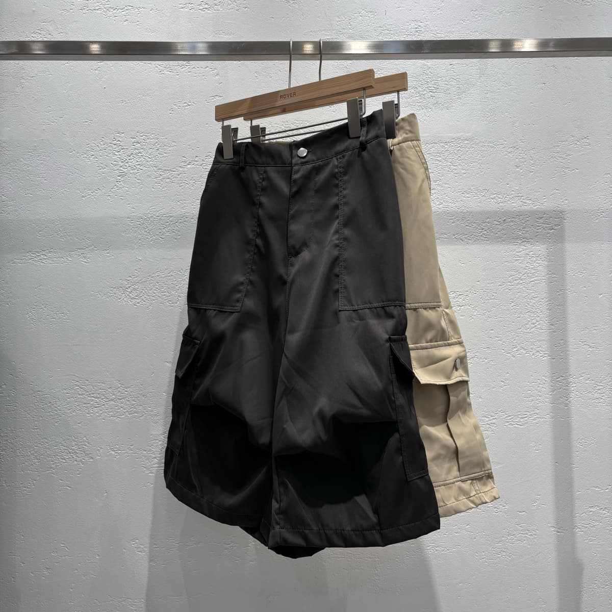 Asymmetrical Cargo Elastic Bermuda Pants - 이미지 5