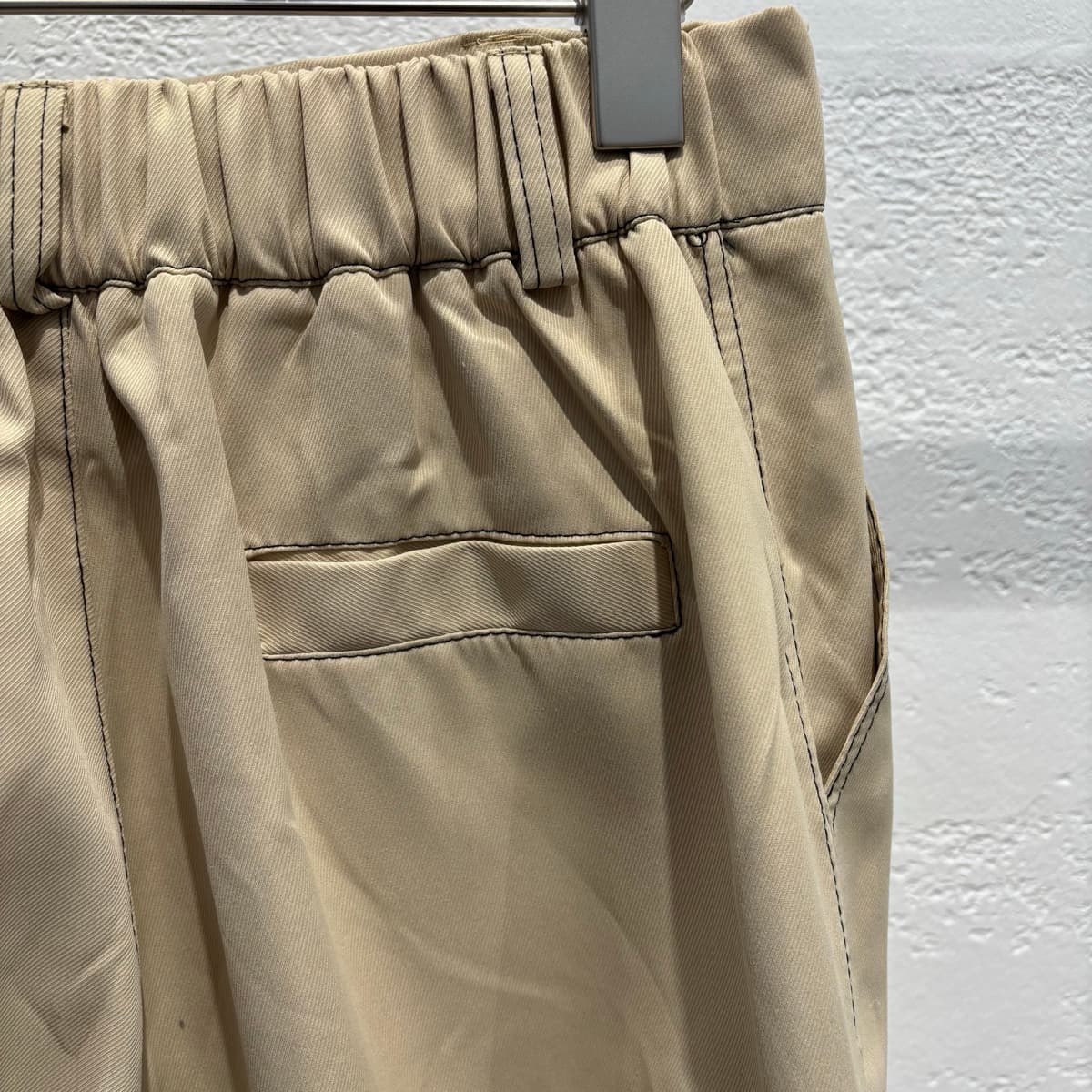 Asymmetrical Cargo Elastic Bermuda Pants - 이미지 8