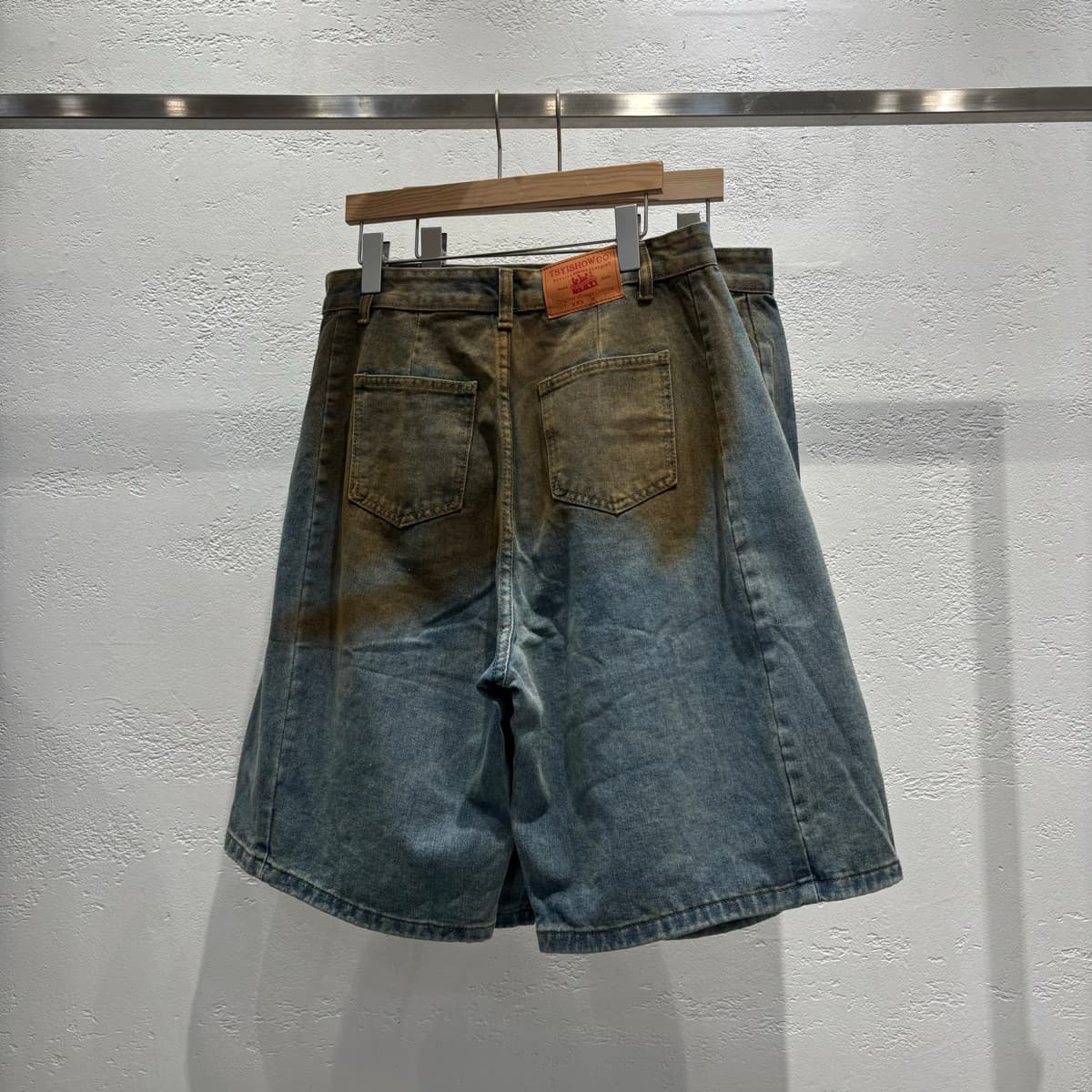 Dirty Wash Denim Bermuda Pants - 이미지 5