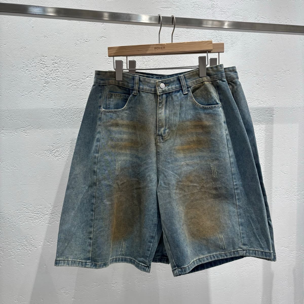 Dirty Wash Denim Bermuda Pants - 이미지 1