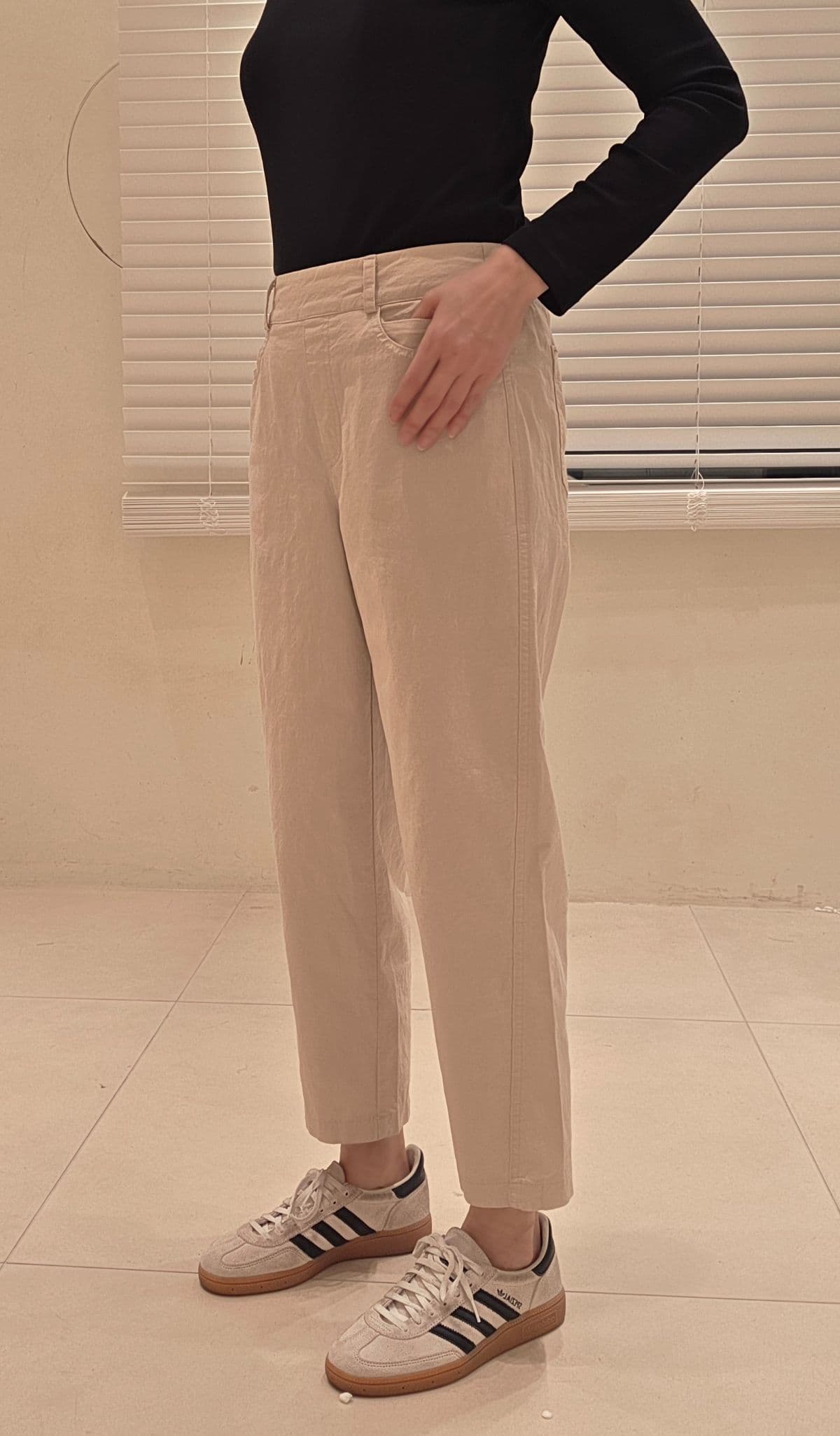 Semi-curved washed cotton pants - 이미지 4