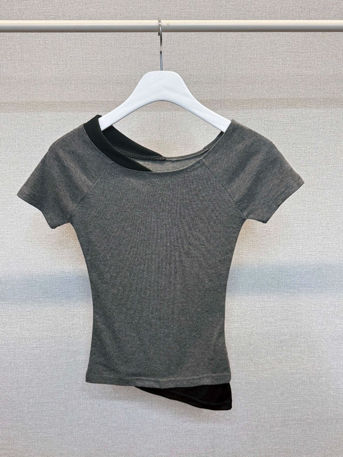 Short Sleeve) Combination Asymmetrical Off-Sleeve T-Shirt - 이미지 11
