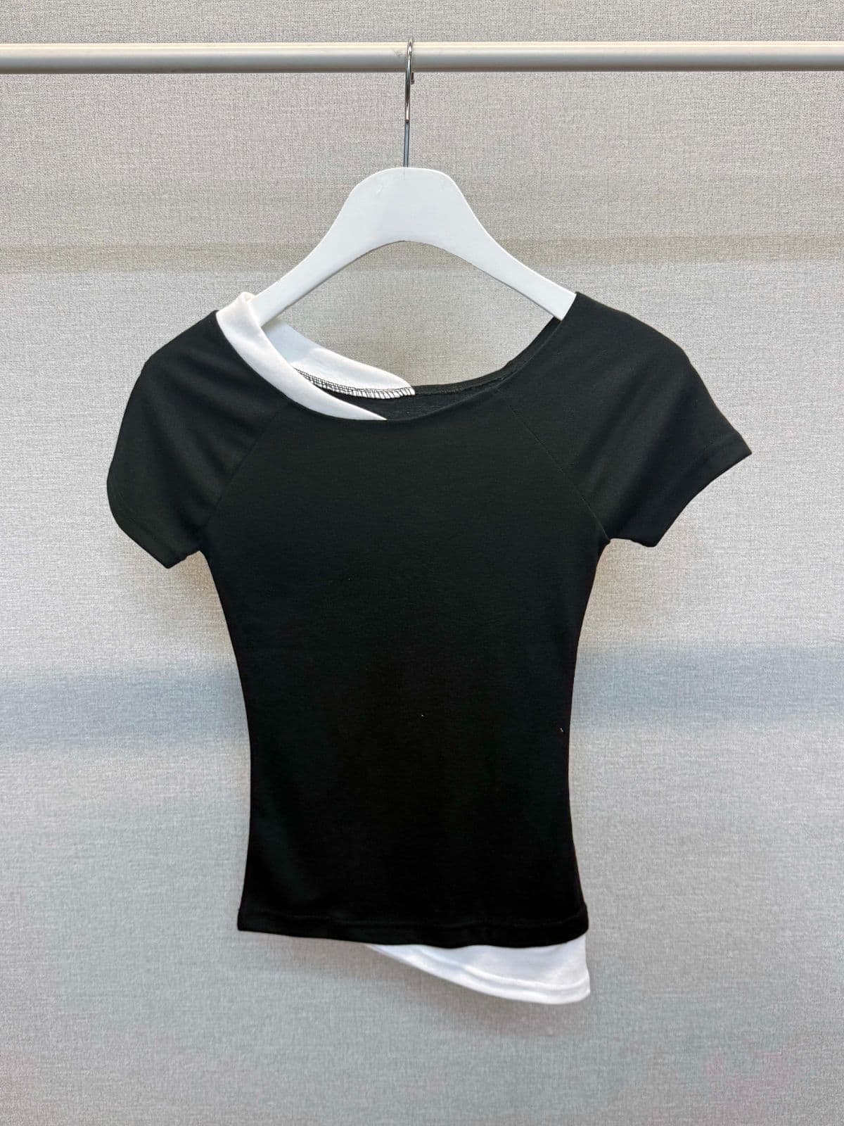 Short Sleeve) Combination Asymmetrical Off-Sleeve T-Shirt - 이미지 13