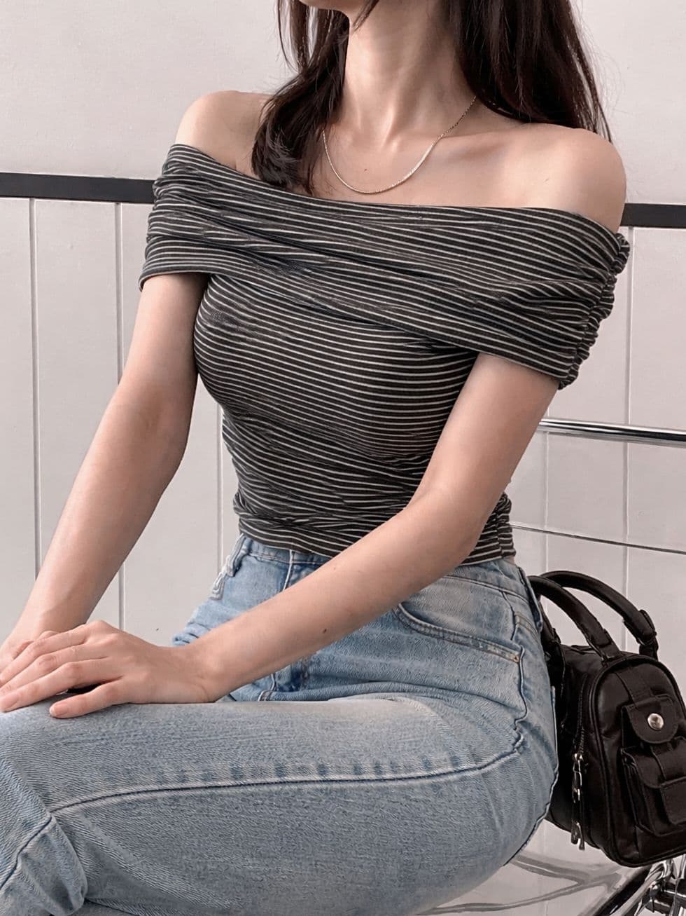 Striped Glam Shirred Off-Shoulder - 이미지 2