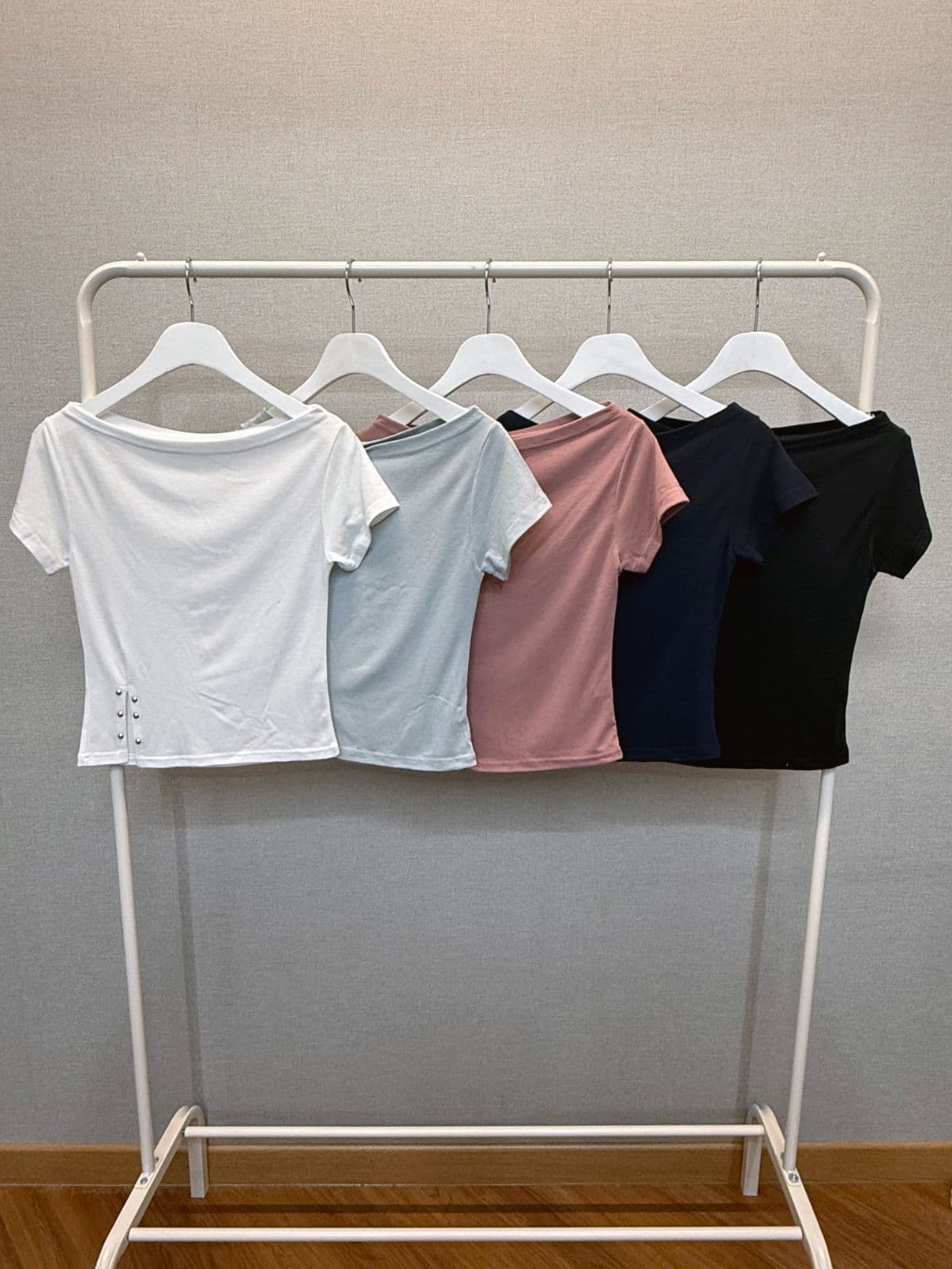 Slit Rivet Boat Neck Short Sleeve - 이미지 10