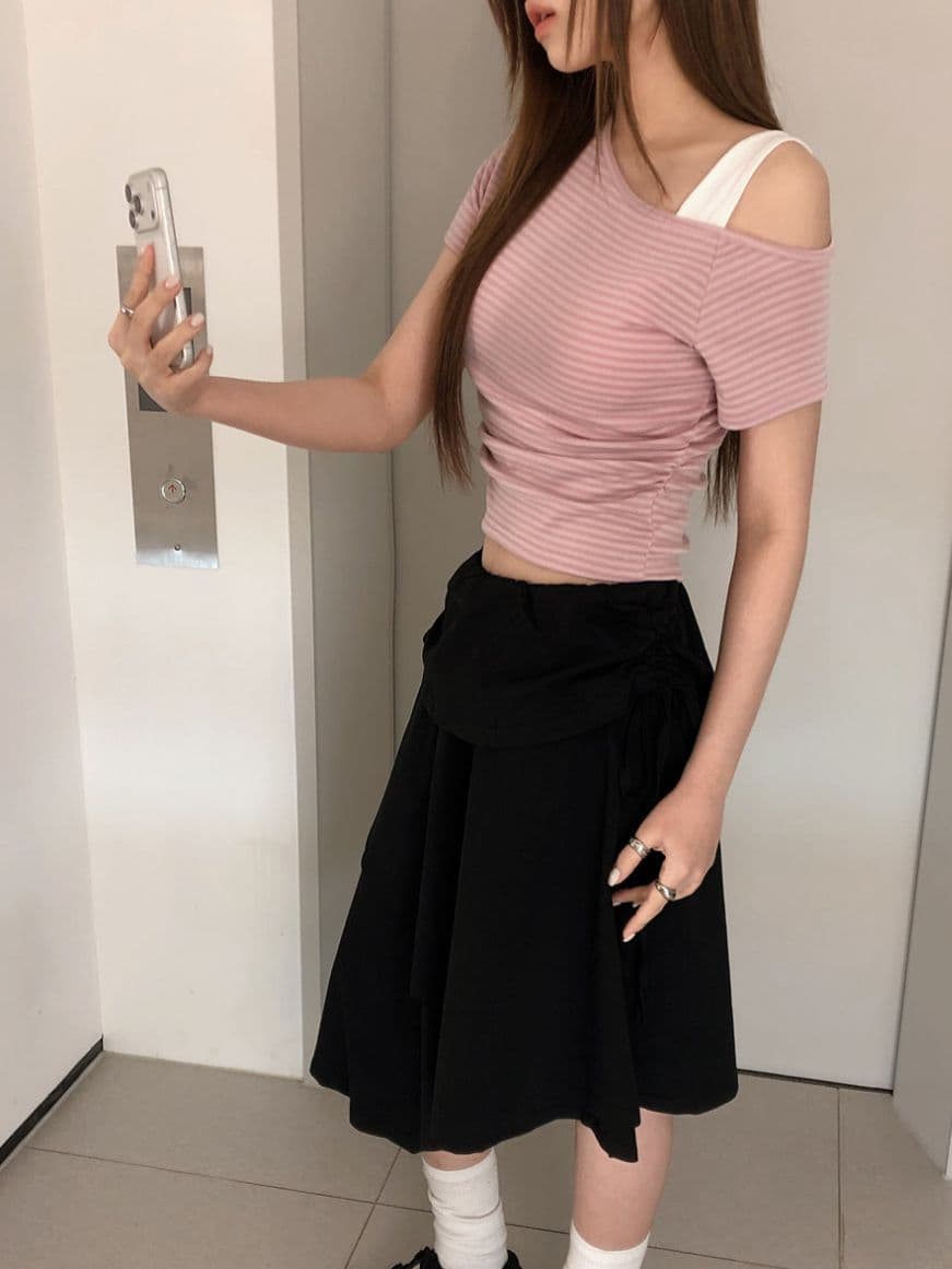 One-shoulder striped color-block short sleeve - 이미지 2