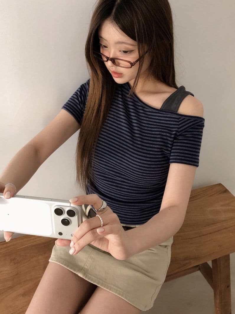 One-shoulder striped color-block short sleeve - 이미지 7
