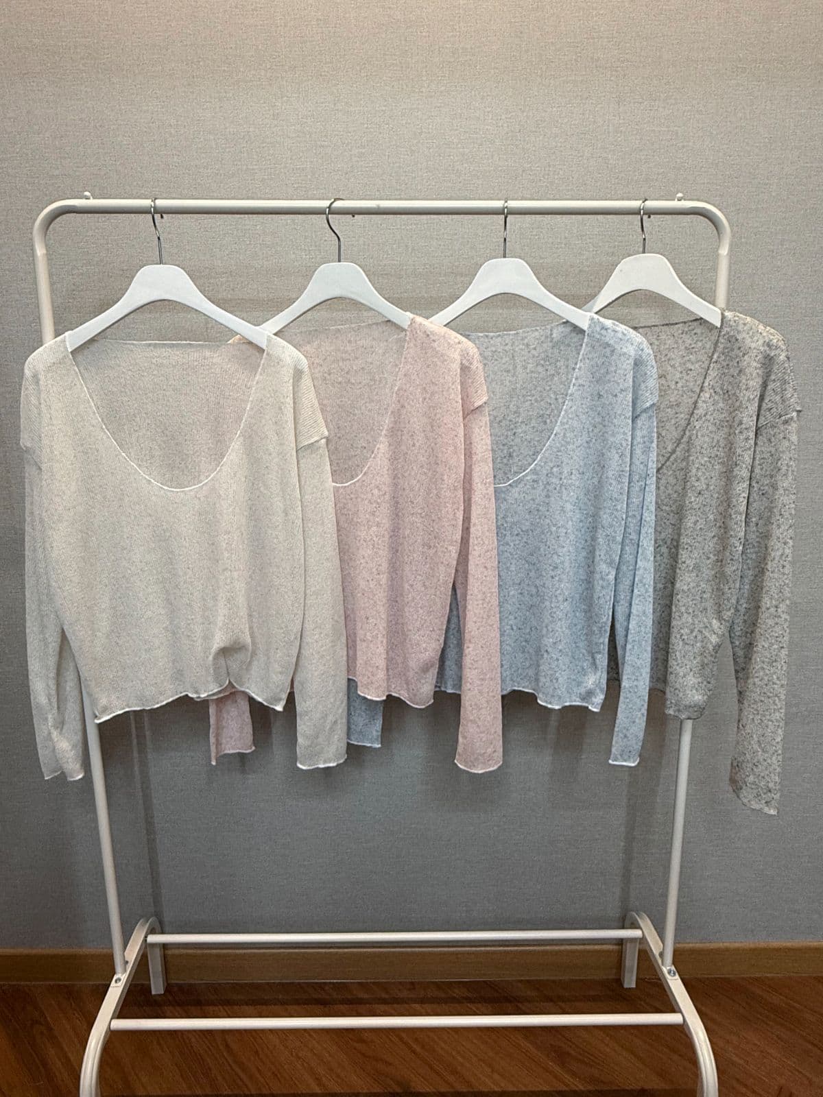 Sal-anta Item) Deep V-neck Sal-anta Knit - 이미지 6