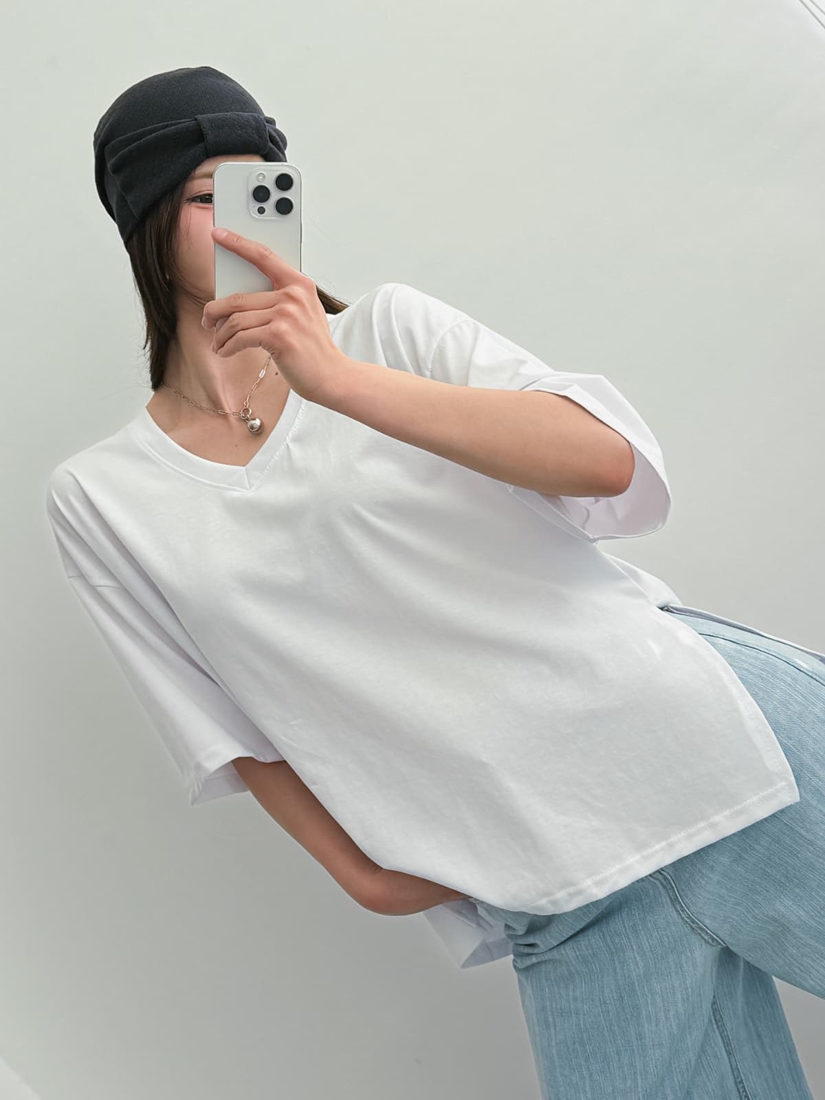 delicate V-neck - 이미지 7