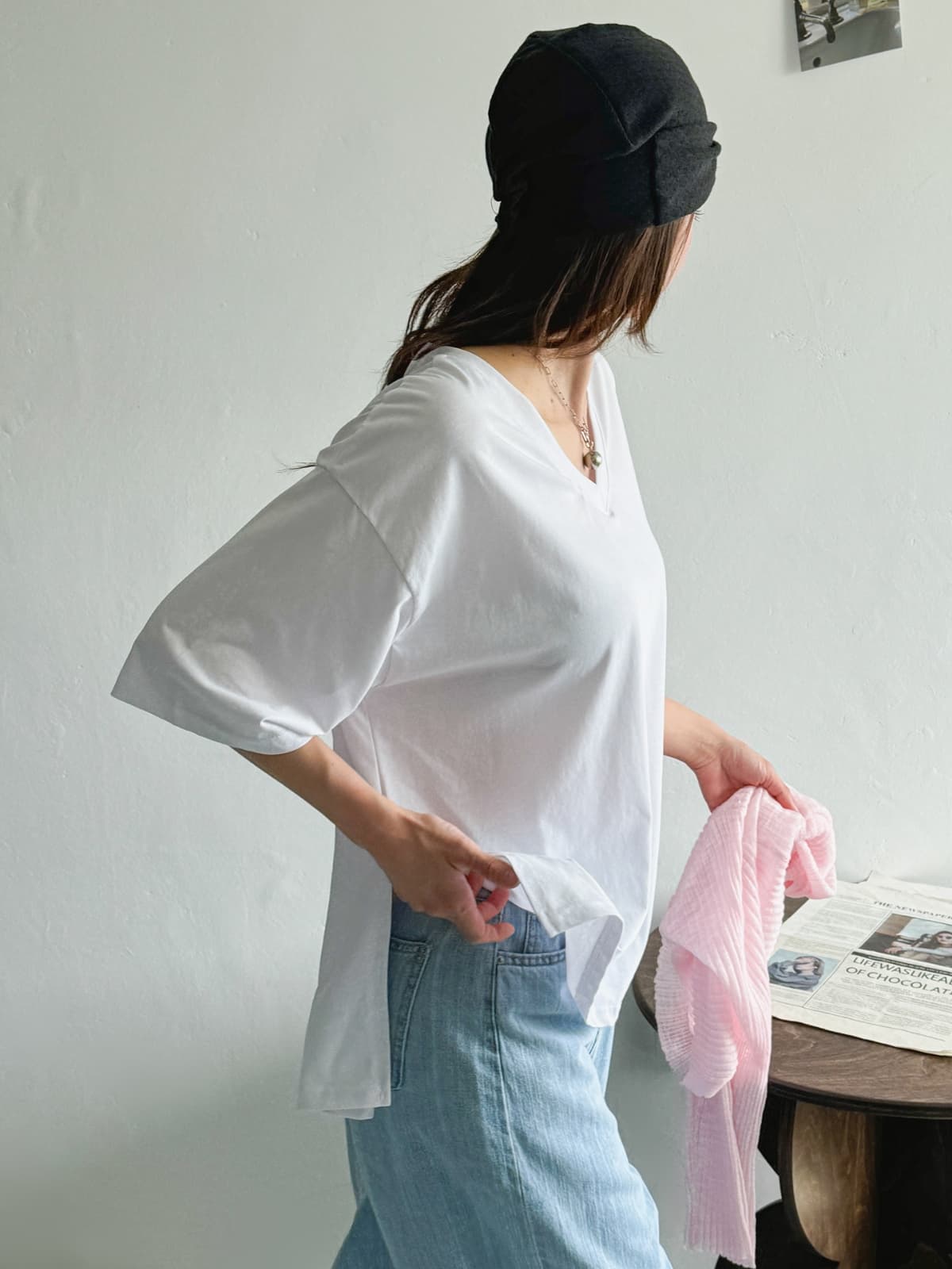 delicate V-neck - 이미지 10