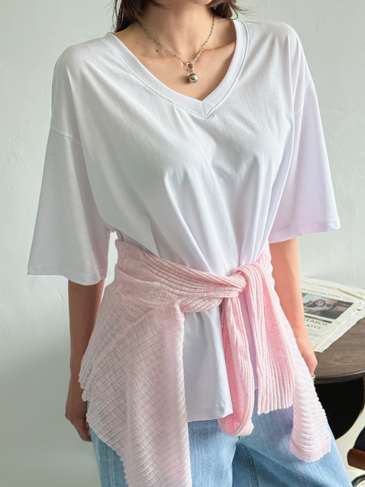 delicate V-neck - 이미지 13