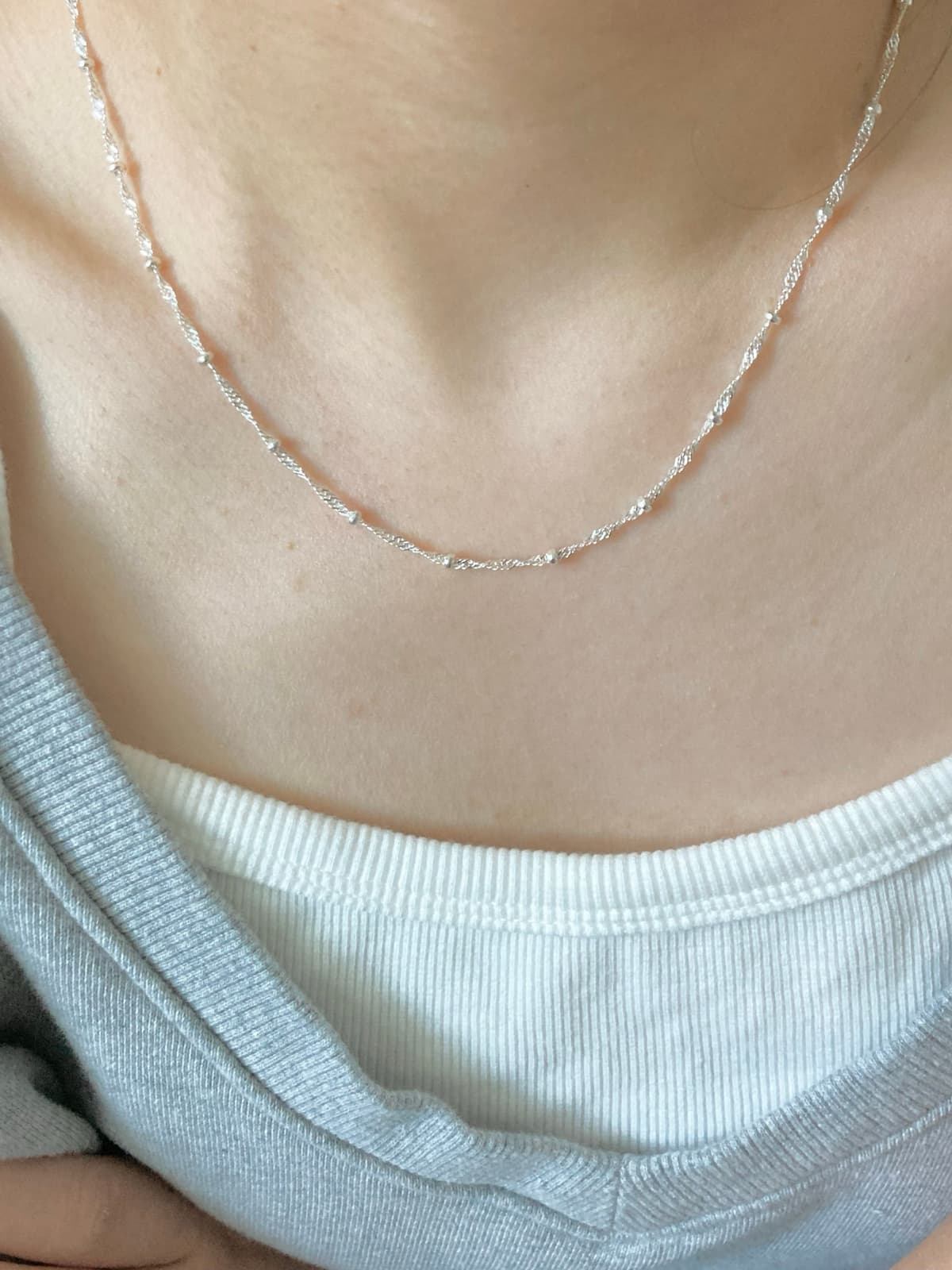 925 Silver Curved Chain Flat Ball Necklace - 이미지 4