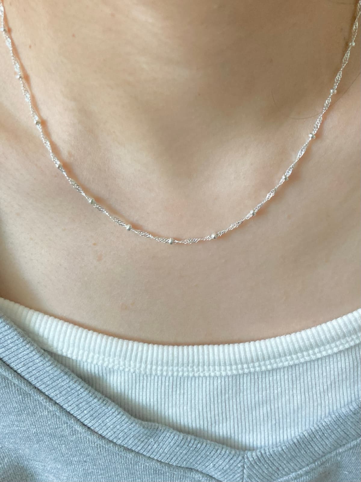 925 Silver Curved Chain Flat Ball Necklace - 이미지 1
