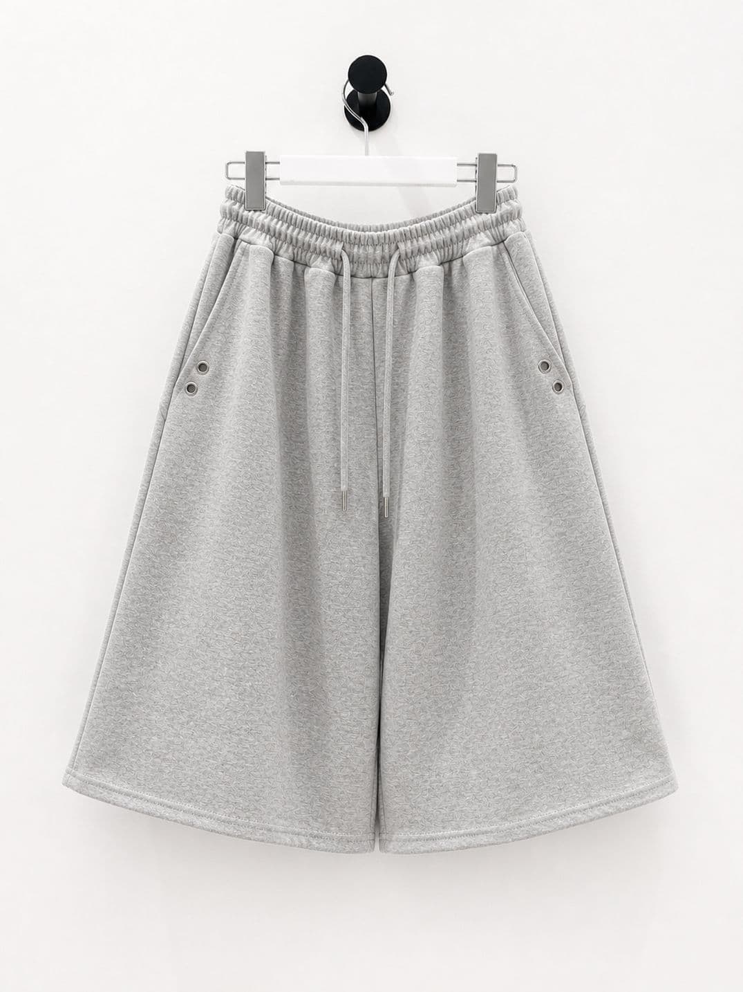 Keyring Cut-out Back Pocket Eyelet Bermuda Shorts - 3/4 Length Wide Shorts Unisex New Arrival - 이미지 8