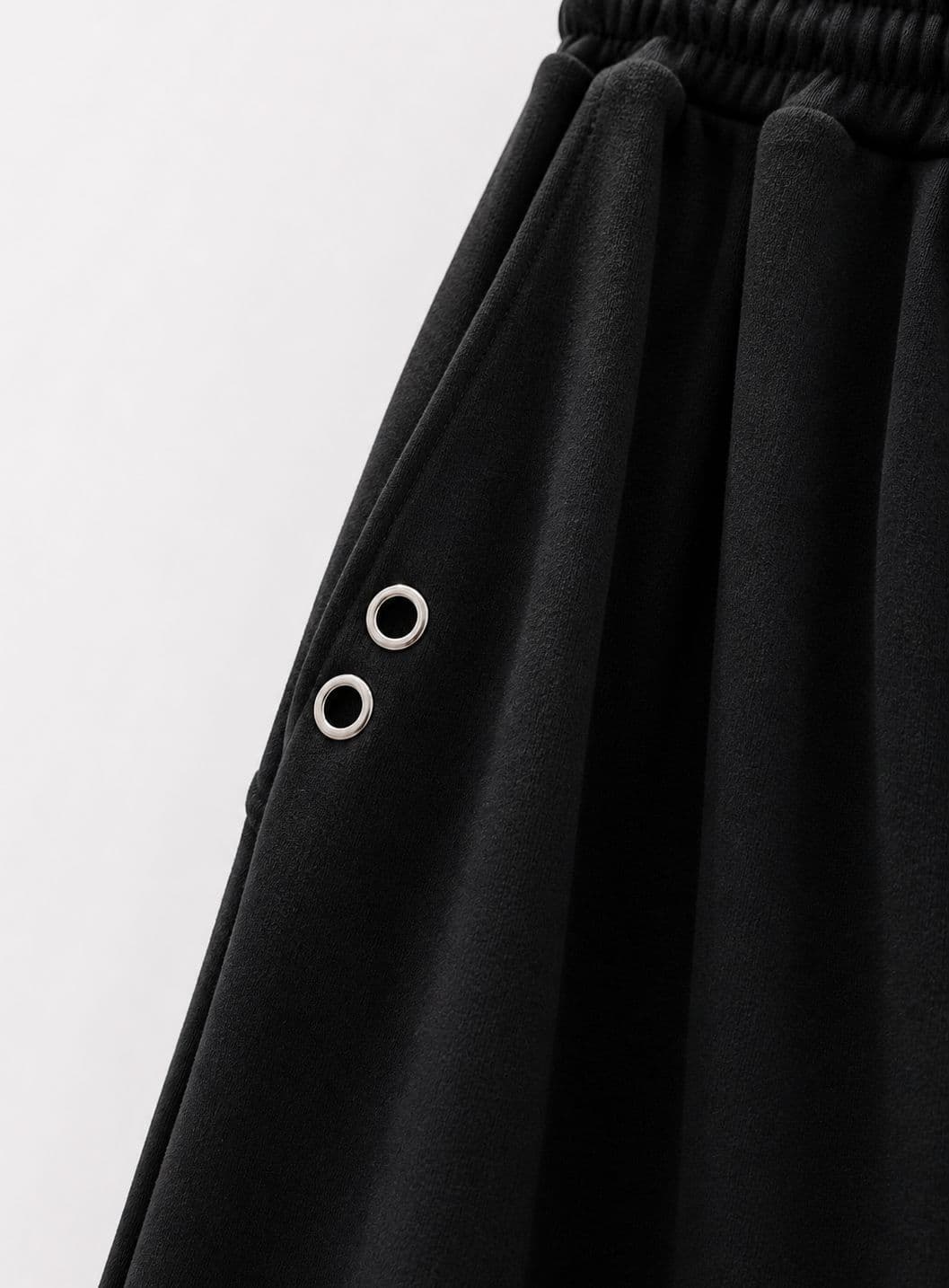 Keyring Cut-out Back Pocket Eyelet Bermuda Shorts - 3/4 Length Wide Shorts Unisex New Arrival - 이미지 4