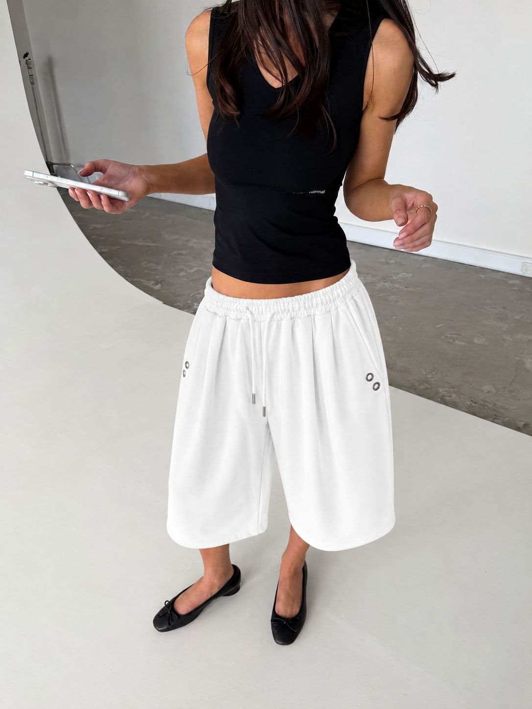 Back Pocket Eyelet Keyring Cutout 3/4 Length 3/4 Length Wide Half Pants Made in Korea Unisex - 이미지 1