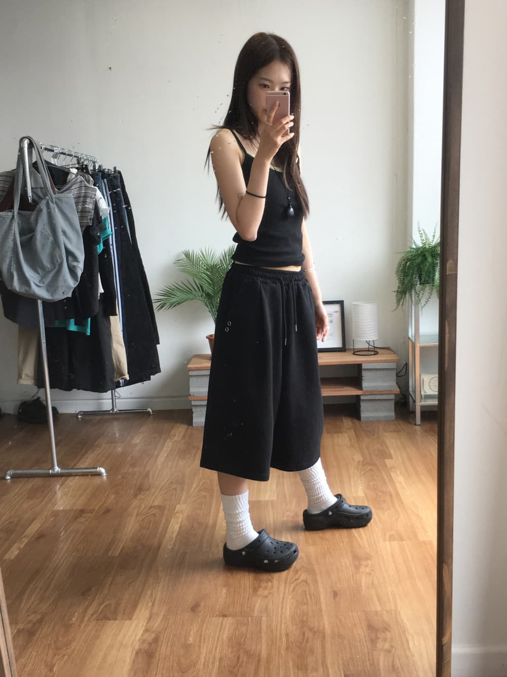 Keyring Loop Cut-out Bermuda Shorts Pocket Eyelet Wide Shorts Unisex Made in Korea - 이미지 12