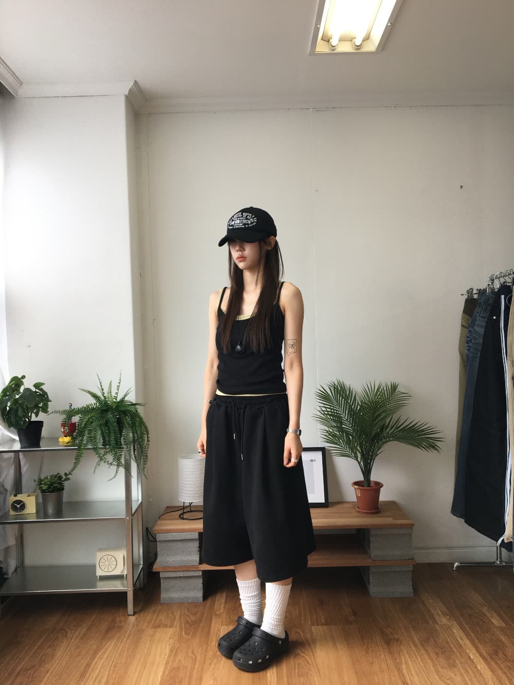 Keyring Loop Cut-out Bermuda Shorts Pocket Eyelet Wide Shorts Unisex Made in Korea - 이미지 6