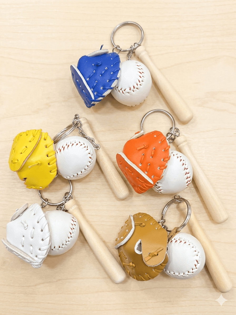 Baseball glove, ball, and bat mini keyring - 이미지 1
