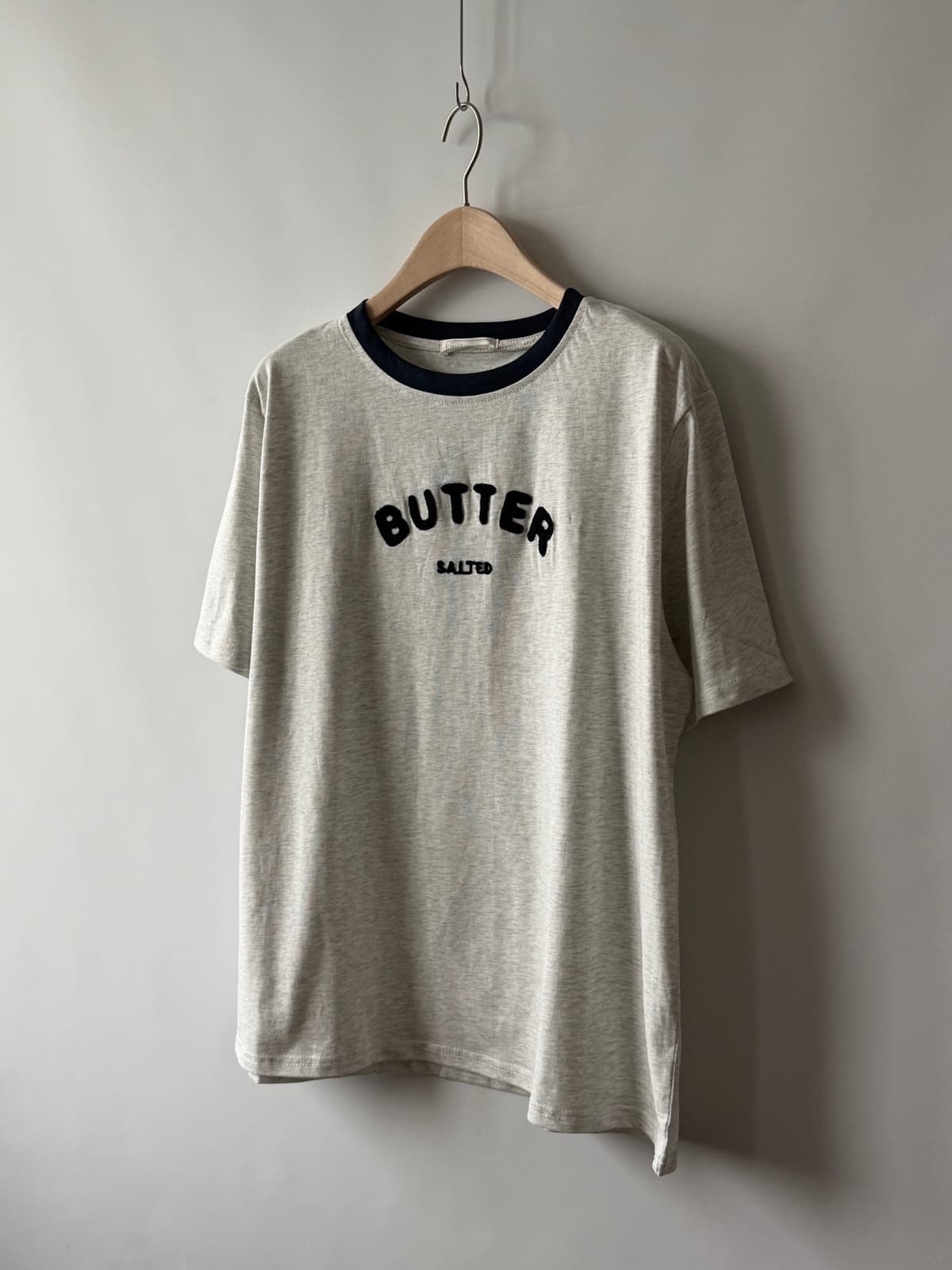 Butter T-shirt) Lettering Color Block Round Short Sleeve T-shirt - 이미지 12