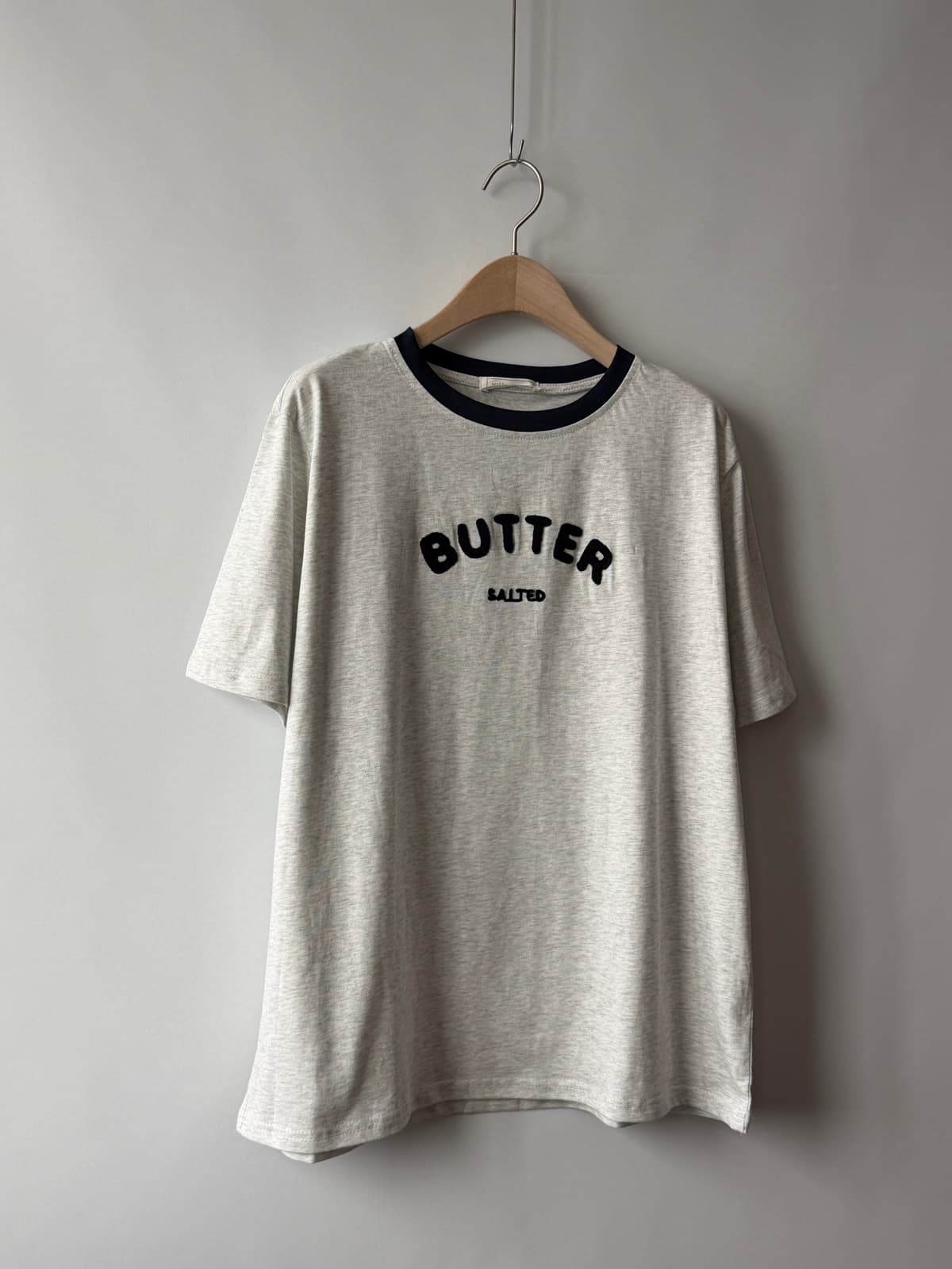 Butter T-shirt) Lettering Color Block Round Short Sleeve T-shirt - 이미지 14