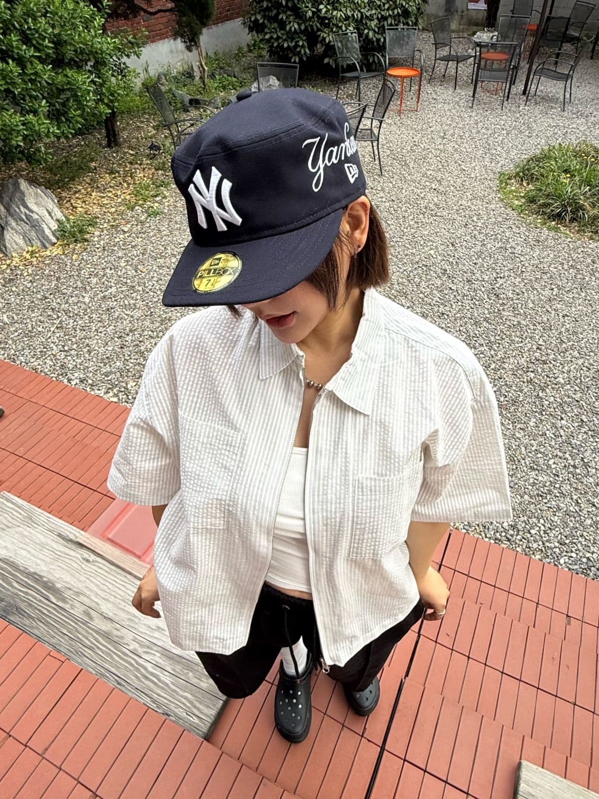 Striped cropped short-sleeve zip-up shirt - 이미지 13