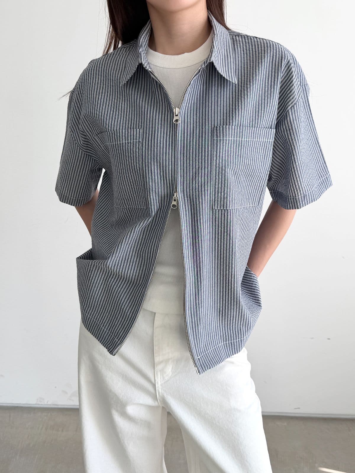 Striped cropped zip-up shirt - 이미지 1